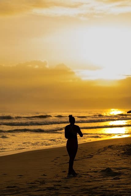 chica desnuda playa|185 849 Fotos gratis de Mujer Desnuda Playa